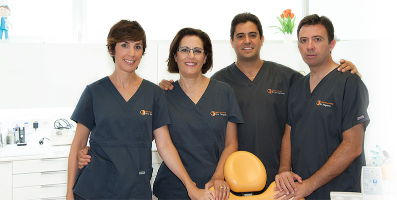 Equipo de doctores y ortodontólogos